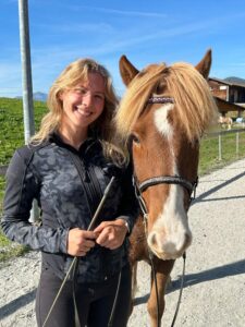 Lissy Wehl mit Islandpferd